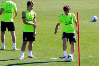 Julián Alvarez sigue sus entrenamientos con el Atlético camino del fin del mercado