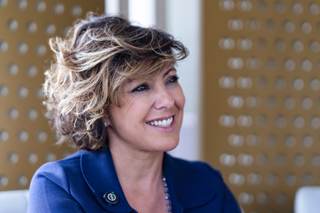 La escritora Sonsoles Ónega: "Las sociedades que leen plantan cara mejor al poder"