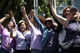 Feministas denuncian uso de recursos públicos en congreso de masculinidades en México