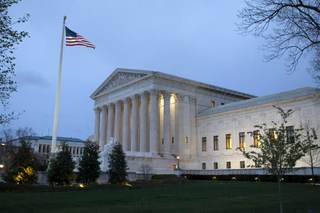 Fallos pendientes del Supremo de EE.UU. decidirán el futuro de políticas clave para Trump