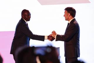Macron defiende una "mejor representación" de África en organismos financieros y la ONU