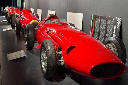 Francia repasa el legado de Juan Manuel Fangio con una gran exposición de Fórmula 1