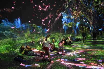 Dataland, el primer museo de IA, usa las emociones del visitante para crear arte