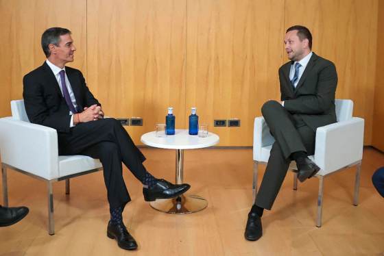 Sánchez aborda con el primer ministro de Groenlandia la cooperación internacional