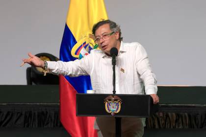 Petro confirma que una bomba sin explotar hallada en Colombia es del Ejército de Ecuador