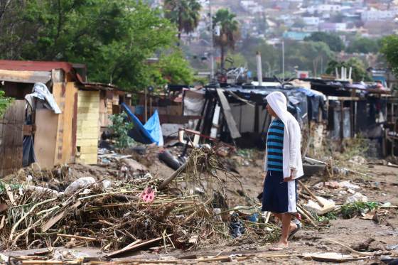 Una menor muerta y diez personas no localizadas por el huracán Rachel en México