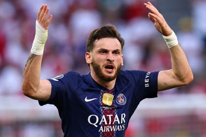Kvaratskhelia, mejor jugador de la temporada, y Güler, revelación de la Champions 2025/26