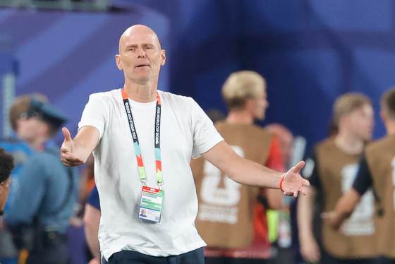 Solbakken: "No podemos ser el país ingenuo que no entiende lo que exige una eliminatoria"