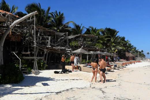 Altos costos y sargazo ponen en alerta a Tulum, joya turística del Caribe mexicano