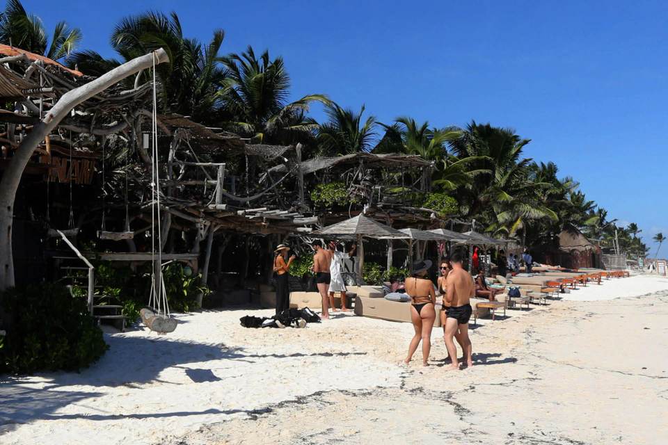 Altos costos y sargazo ponen en alerta a Tulum, joya turística del Caribe mexicano