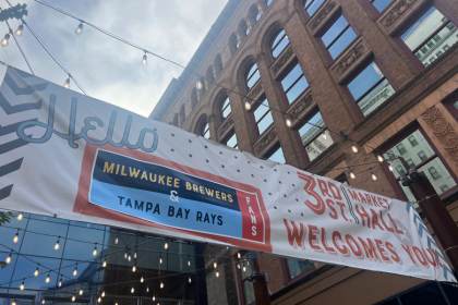 Fiestas de visionado, banderas y cervezas: Milwaukee calienta motores para Serie Mundial