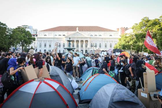 Jóvenes portugueses acampan en Lisboa y piden una huelga general como en España