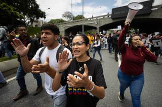 Estudiantes y activistas venezolanos exigen justicia por muerte de preso político