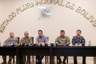 Bolivia abre tres investigaciones tras accidente de avión militar que dejó 22 muertos