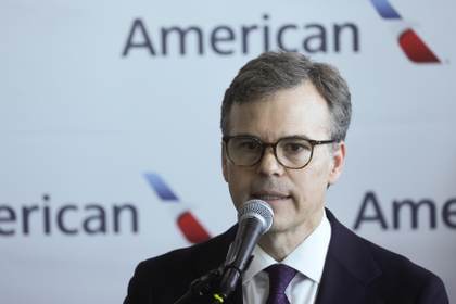 Estados Unidos considera como un "hito histórico" la reanudación de vuelos con Venezuela