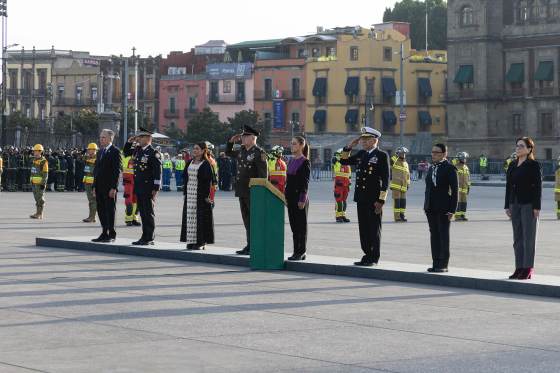 Sheinbaum rinde homenaje a víctimas de los sismos de 1985 y 2017 en México