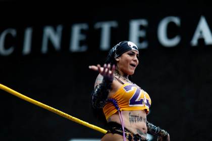 Mujeres trans suben al ring de la lucha libre para desafiar la transfobia en México