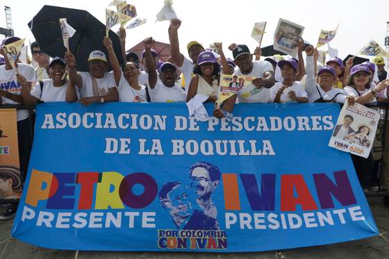 Los candidatos presidenciales colombianos apuran mítines en vísperas del cierre de campaña