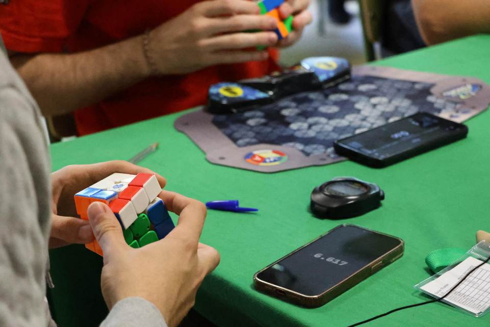Cronómetros, récords y cubos de Rubik: así es el campeonato que acoge Liérganes (Cantabria)