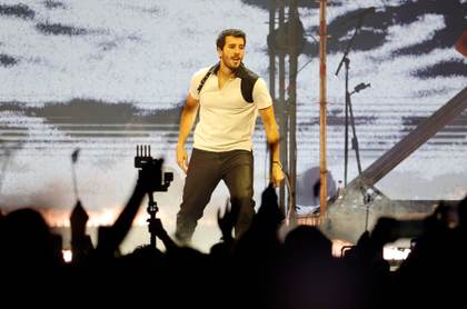 Sebastián Yatra deleita a Bogotá con la melodía de su tour ‘Entre tanta gente’