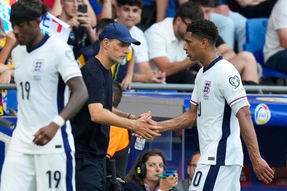 Inglaterra recupera las botas y balones que le robaron la noche del viernes en Kansas City