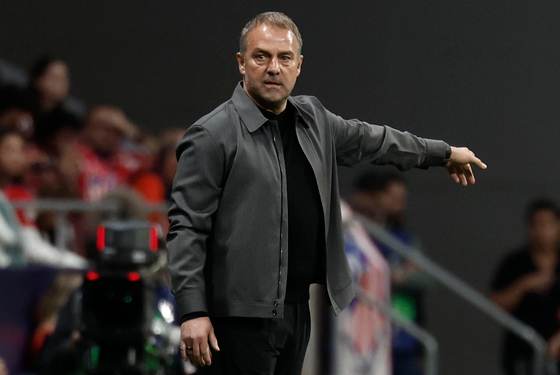 Flick: "Estamos disgustados; hemos merecido estar en semifinales"