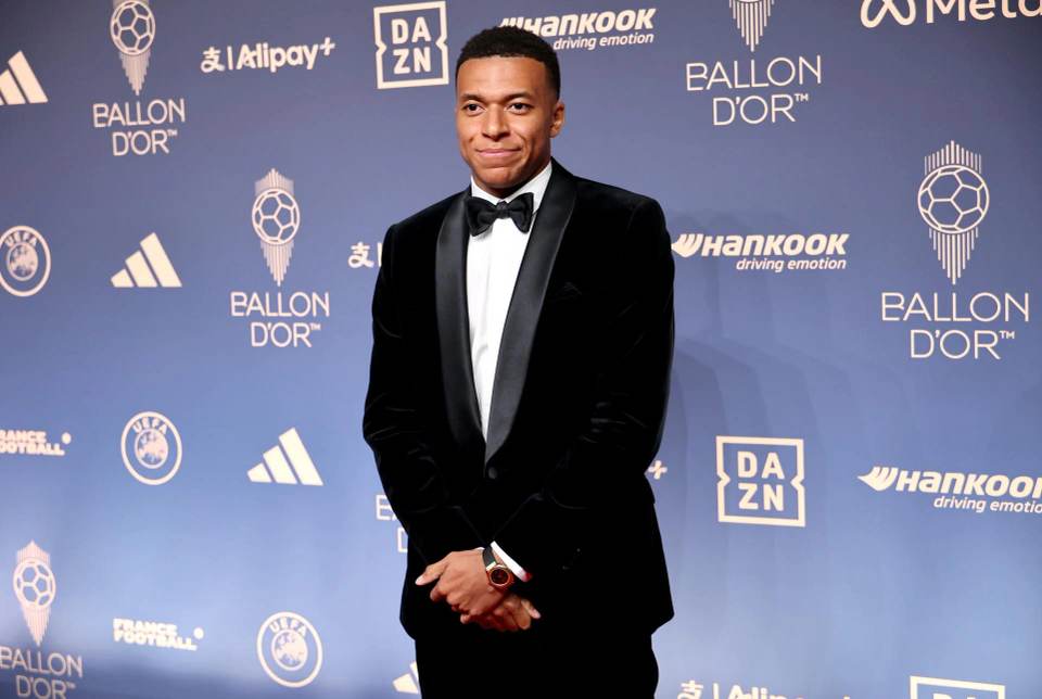 Un portal deportivo chino borra el nombre de Mbappé de la lista del Balón de Oro