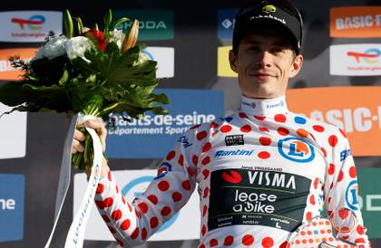 Vingegaard acapara los focos en una Volta exigente