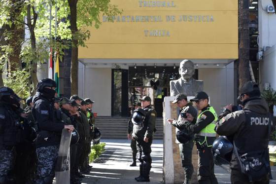 Suspenden el juicio contra el expresidente de Bolivia Evo Morales y ordenan su captura