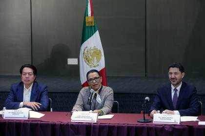 Gobierno mexicano plantea seguir negociando demandas de maestros en comisión permanente