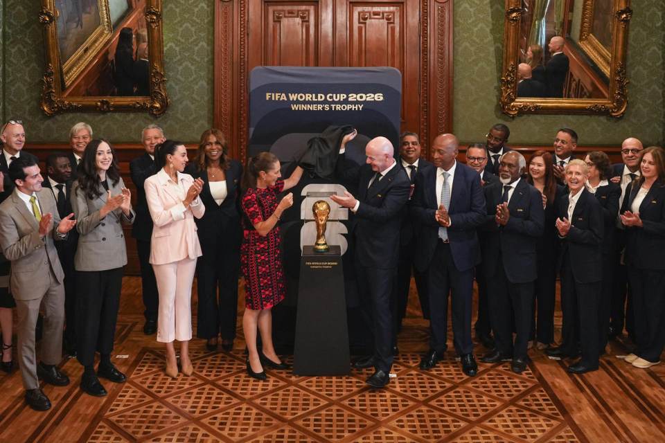 Sheinbaum da "cordial bienvenida" a Infantino en Palacio Nacional antes de la inauguración
