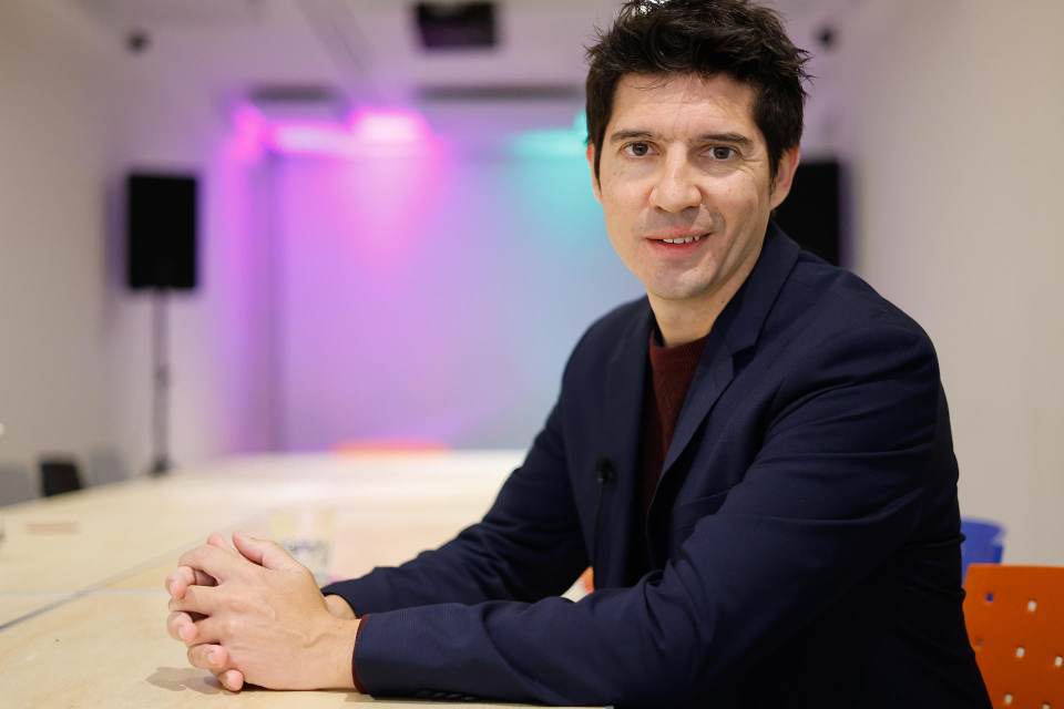 Paco Cerdà: "Las redes sociales juegan un papel peligroso en la reescritura del pasado"