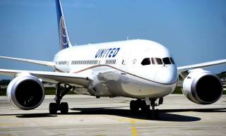 United Airlines gana el 8,5 % más en el tercer trimestre, pese a gastar el 61,6 % más en combustible