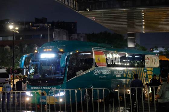 España llega a Guadalajara con lluvia y una afición que la esperó durante horas