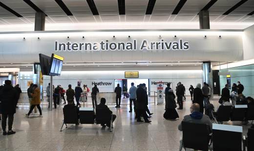 Más de 400 vuelos cancelados en Reino Unido por un problema técnico en el control aéreo