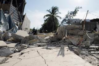 Suben a 55 los muertos por el terremoto de Filipinas mientras buscan a 38 desaparecidos