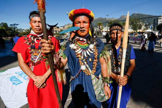 La cosmovisión de tres nacionalidades indígenas entra en el sistema educativo de Ecuador