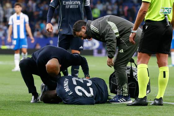 Mendy, operado con éxito de una lesión en el recto femoral de la pierna derecha