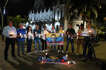 Periodistas del suroeste de Colombia rechazan en una 'velatón' el asesinato de reportero