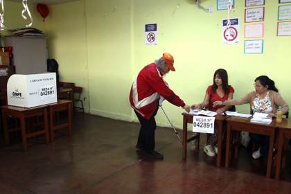Concluye el escrutinio en Perú: Fujimori será presidenta por 49.641 votos más que Sánchez