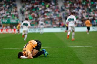 1-0.- Cepeda y Dituro dan aire al Elche ante un Valencia que elige sufrir