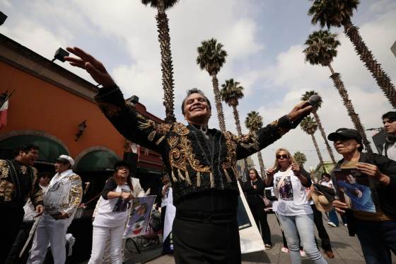 México vuelve a cantarle a Juan Gabriel 10 años después de su muerte