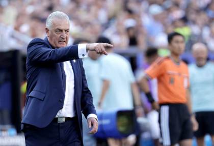 Paraguay mantiene a Alfaro, la clave para volver a un Mundial