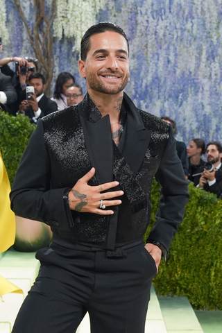 Maluma dice en la gala del Met que está "practicando bastante para tener más hijos"