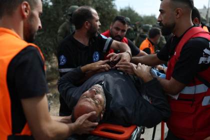 Fotógrafa de EE.UU. y dos palestinos son hospitalizados tras ataque de colonos israelíes