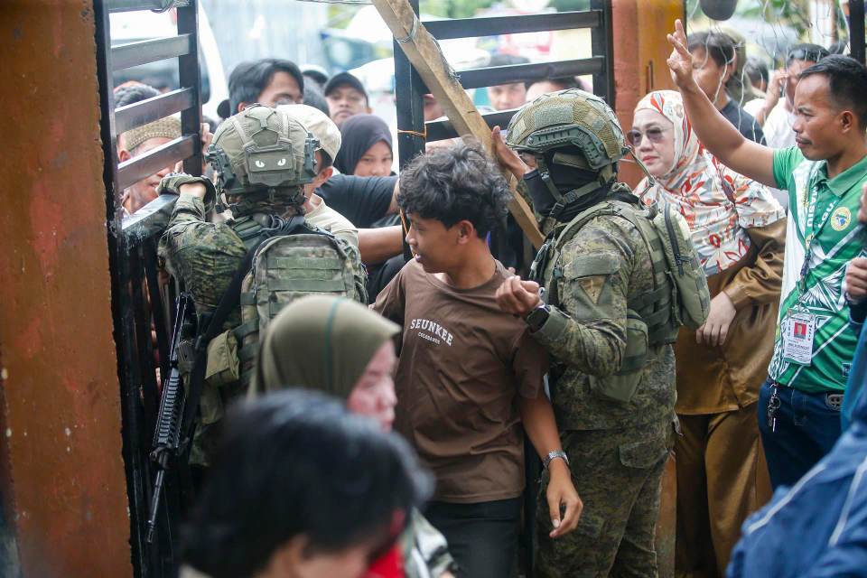 El rival de partido gobernante se posiciona como ganador en comicios del sur de Filipinas