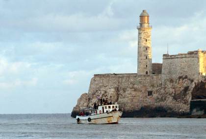 El barco insignia del Convoy Nuestra América llega a La Habana con ayuda humanitaria