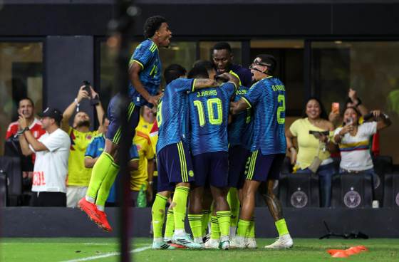 2-0. Colombia levanta cabeza y hunde a Perú en la incertidumbre