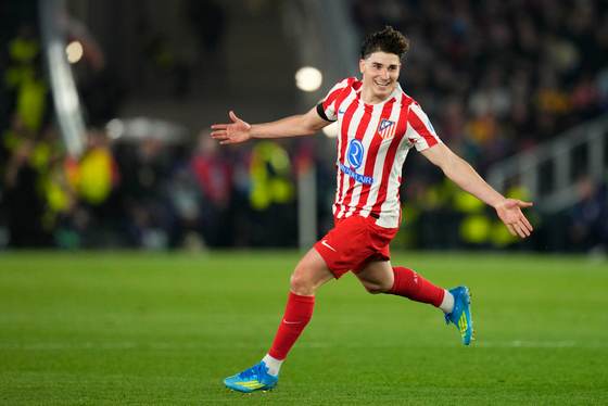 El Atlético decide presentar una denuncia contra el Barcelona ante la FIFA por Julián Alvarez
