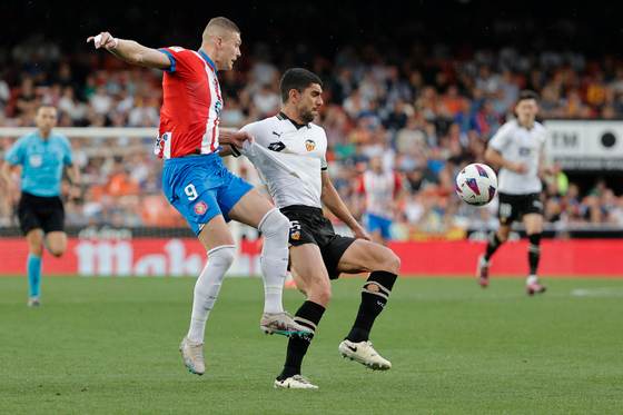 El Valencia traspasa a Cenk al Trabzonspor turco